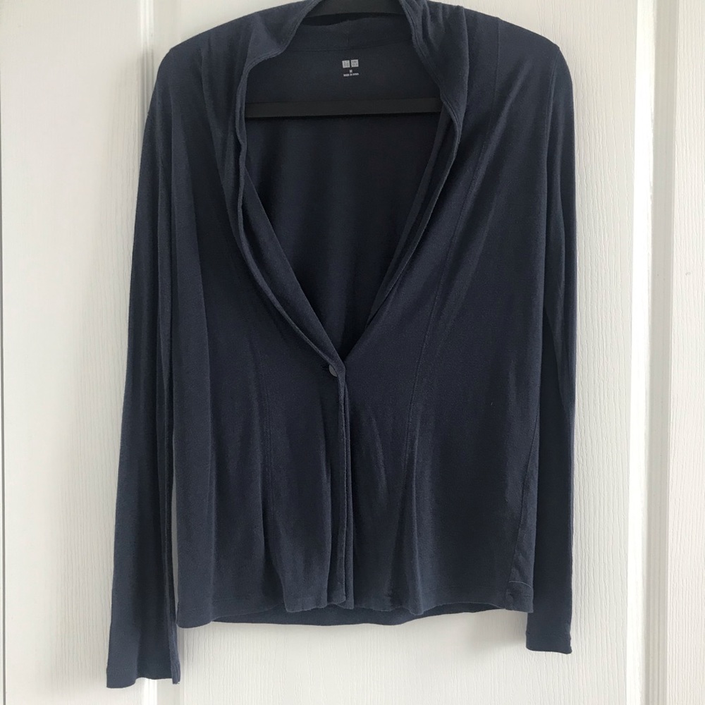 Uniqlo soft cardigan in dark navy size M. EUC.